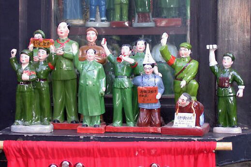 Sculptures of Mao
